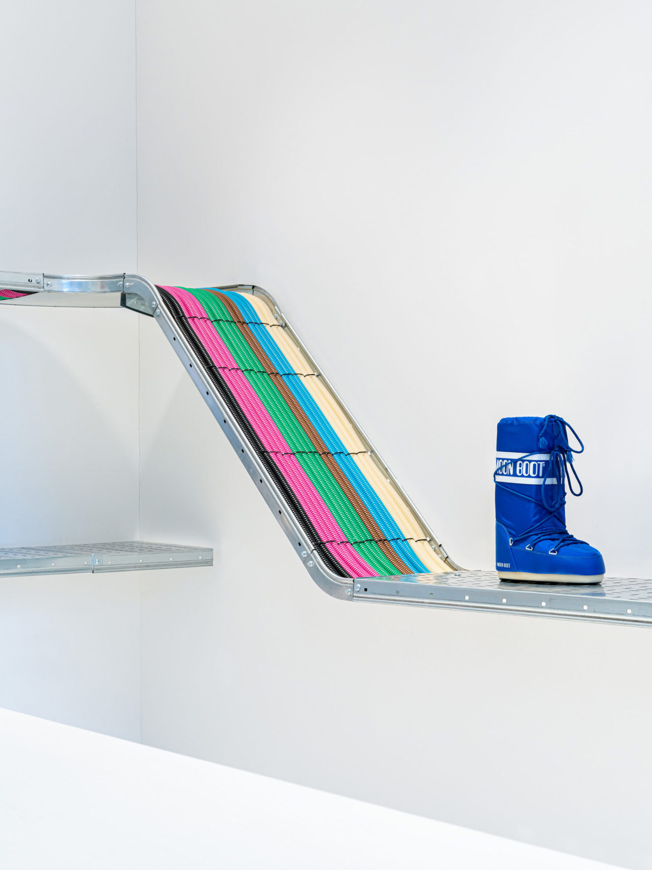 moon-boots-showroom-milan-display-studio-boom-architetti Moonboot showroom milan exhibition space studioboom architetti
