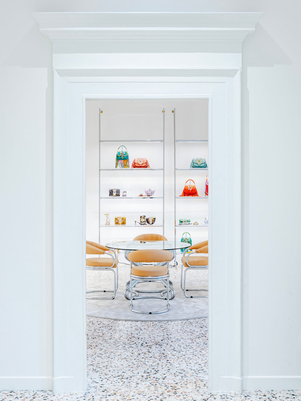 gedebe-showroom-milan-entrence-studio-boom-architetti Gedebe showroom milan display detail studioboom architetti